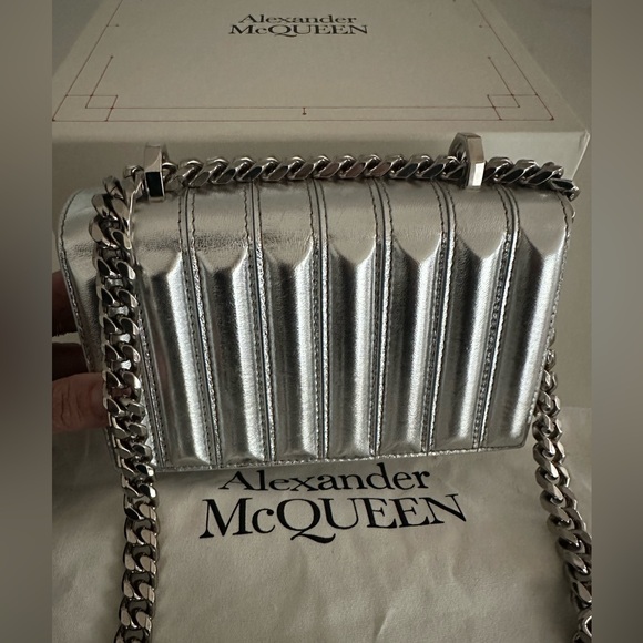 ALEXANDER MCQUEEN Skull Bag - Picture 9 of 15